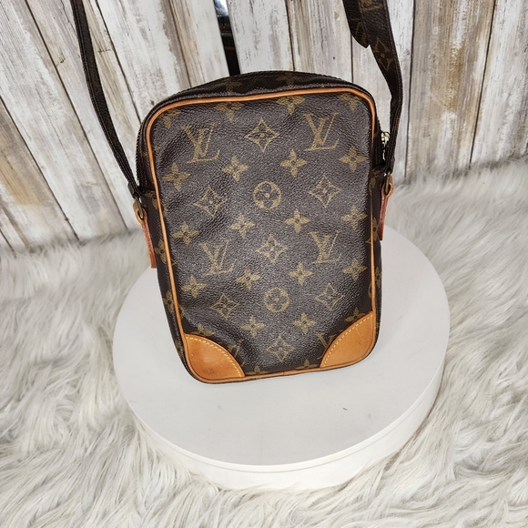 Louis Vuitton Monogram Danube Crossbody - Picture 3 of 16